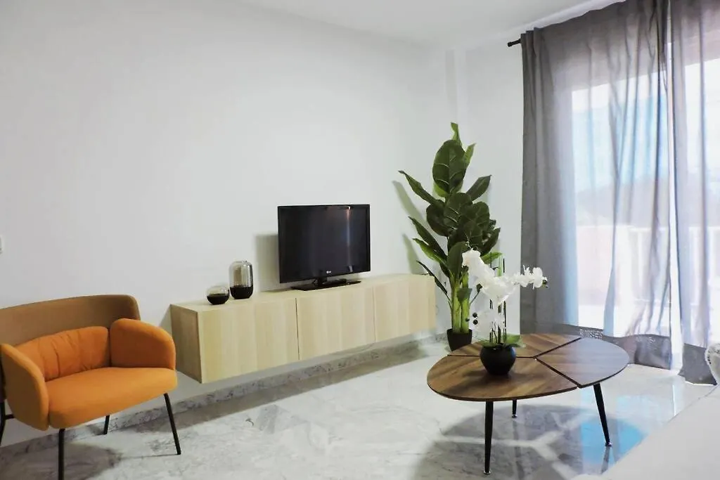 Cozy 2 Bedroom Apartment. Parking Included. Fuengirola 0*,